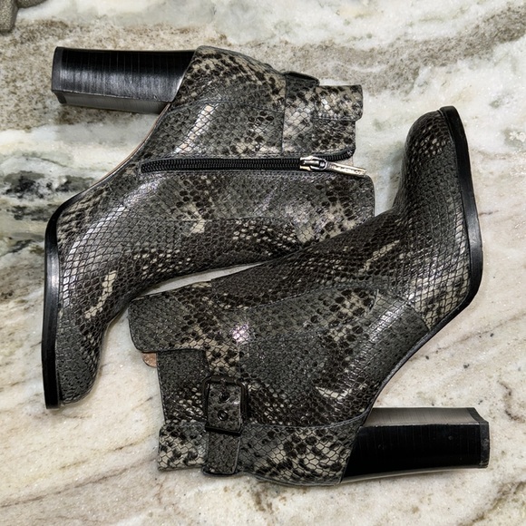 Donald J Pliner Snake Embossed Quin Bootie 7.5 - Picture 6 of 9